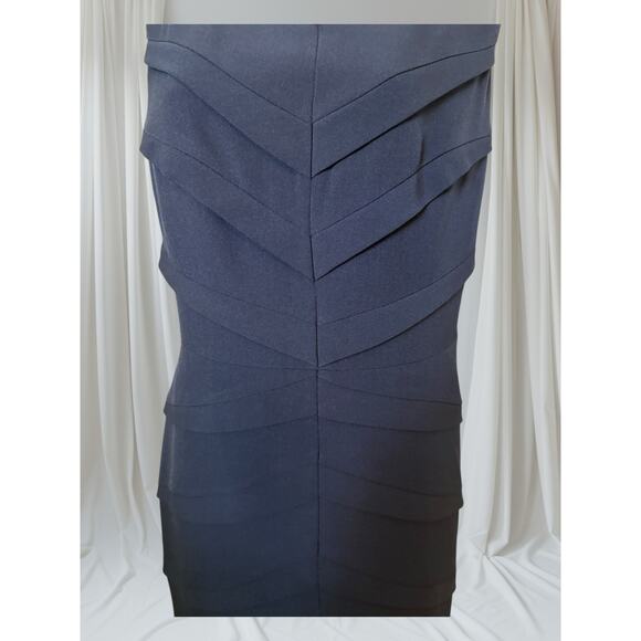 Adrianna Papell Navy Tiered Sheath Dress Size 12 Sleeveless Classic Cocktail - Picture 2 of 10